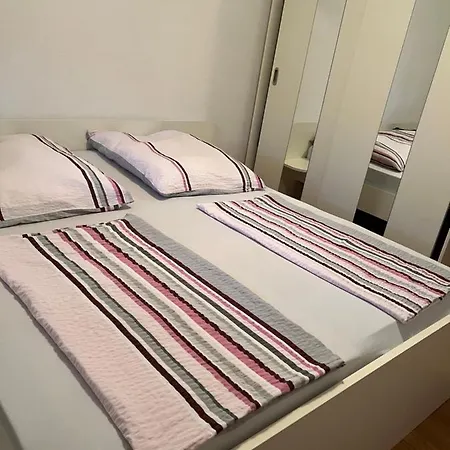 Skulj M&m Apartment Vir